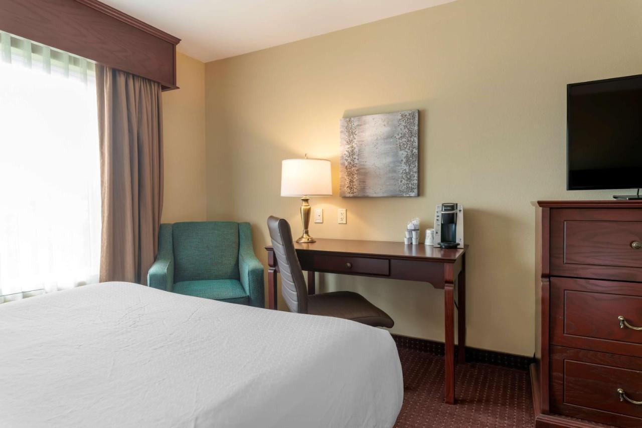 Best Western Plus Fredericton Hotel & Suites Exterior foto