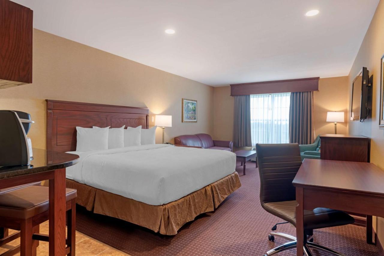 Best Western Plus Fredericton Hotel & Suites Exterior foto