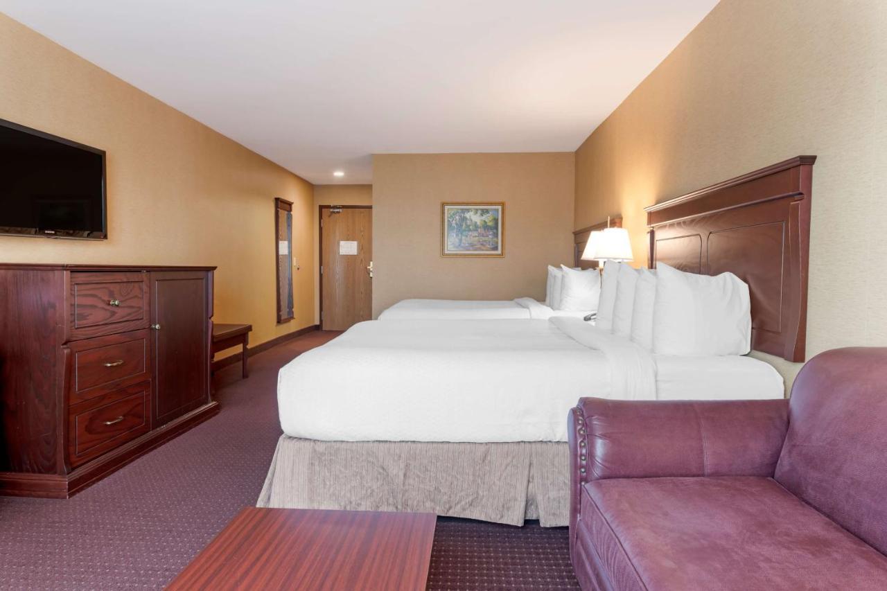 Best Western Plus Fredericton Hotel & Suites Exterior foto