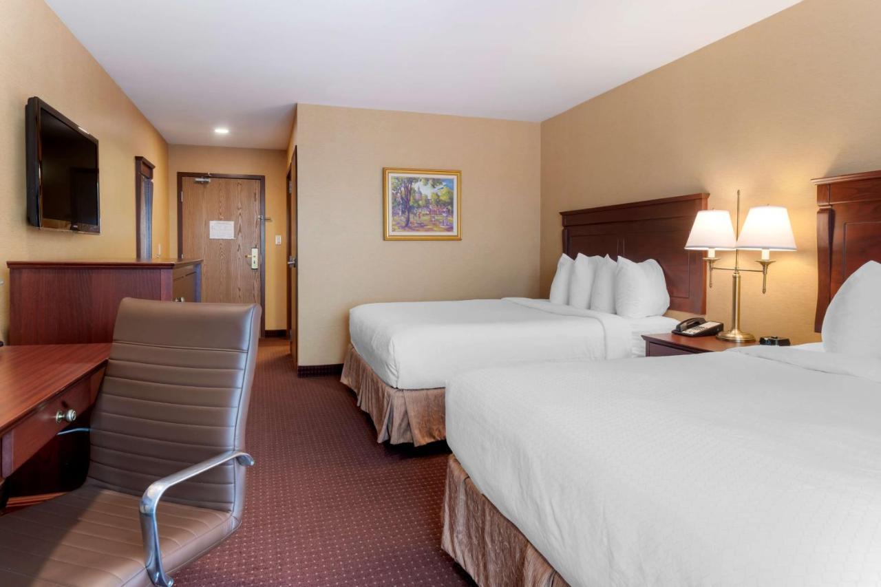 Best Western Plus Fredericton Hotel & Suites Exterior foto