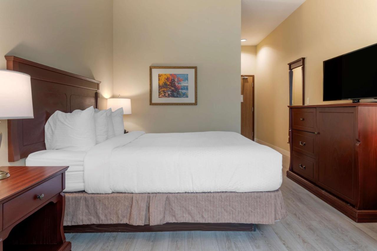 Best Western Plus Fredericton Hotel & Suites Exterior foto