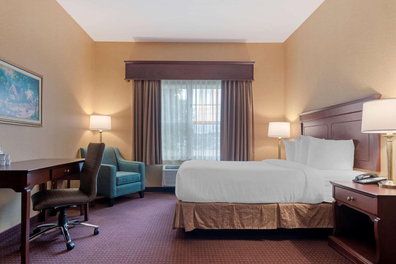 Best Western Plus Fredericton Hotel & Suites Exterior foto