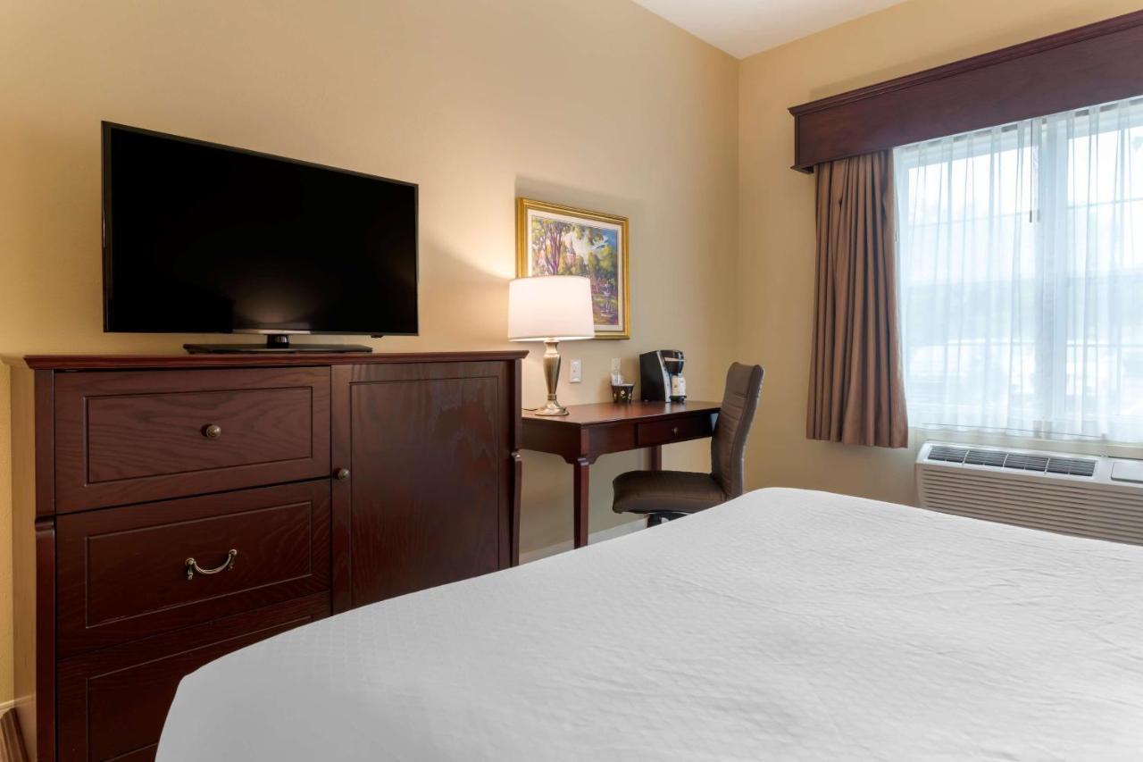 Best Western Plus Fredericton Hotel & Suites Exterior foto
